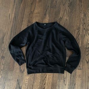 Good Condition Uniqlo Women’s Black Crewneck Size M Korea Sizing
